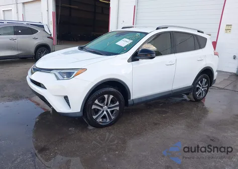 2017 Toyota Rav4 Le z USA, uszkodzony, nr VIN 2T3ZFREV2HW315081